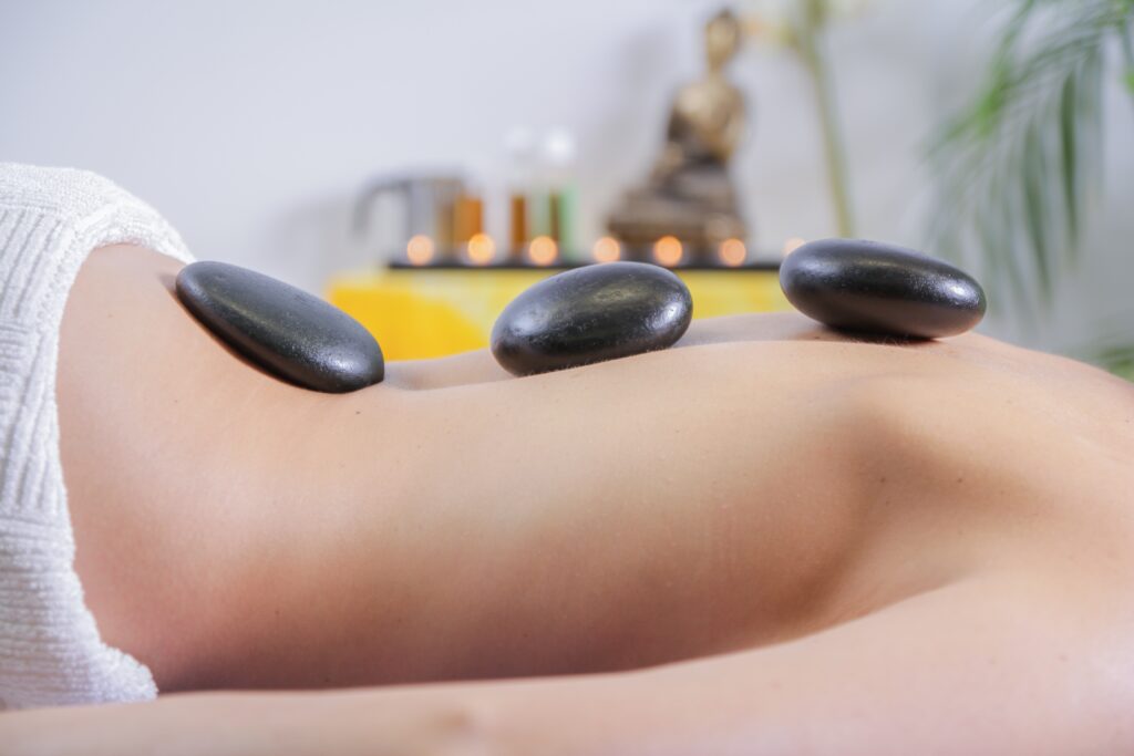 Hot-Stone-Massage mit Lavasteinen – Thaimassage Erawan Frankfurt